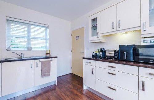 Driveway Stylish 3Bedroom Home in Middleton - Foto 6