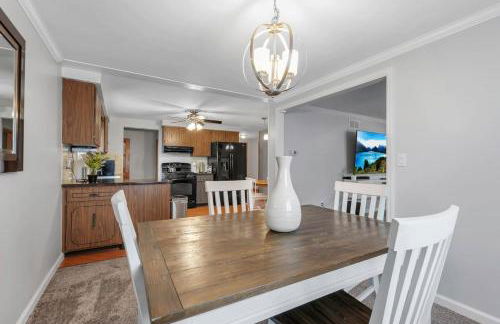 Family Fun Pool Central Airport - Photo 12