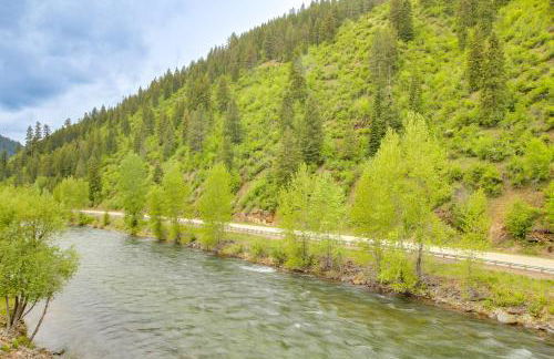 Hike and Fish Mountain Getaway in Avery! - Foto 24