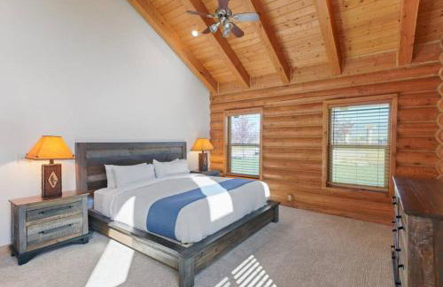 Splendor Valley Farms Huge Log Cabin with King Bed Bunk Beds and Game Room - Photo 6
