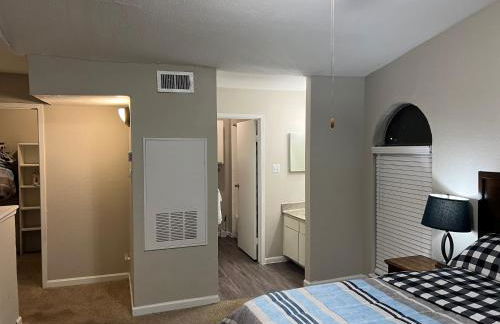 Beautiful 1-bedroom Townhome with nice amenities - Foto 9