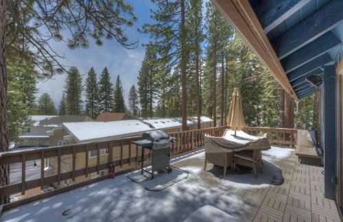 Extra Spacious 2BR Cabin w Office and Outdoor Deck - Foto 20