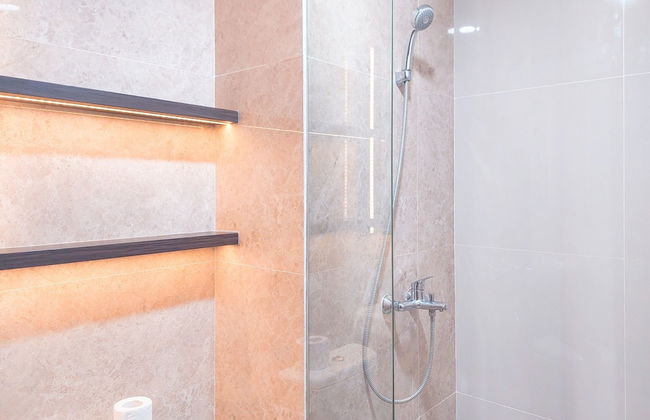 Modern Look and Comfort Studio at Transpark Bintaro Apartment - Foto 11