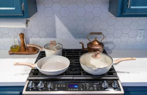 1884 Elegant Home Fire Pit, Tesla Tech, Near DT - Foto 31