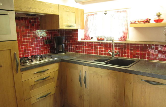 Tranquil Home With BBQ - Photo 8