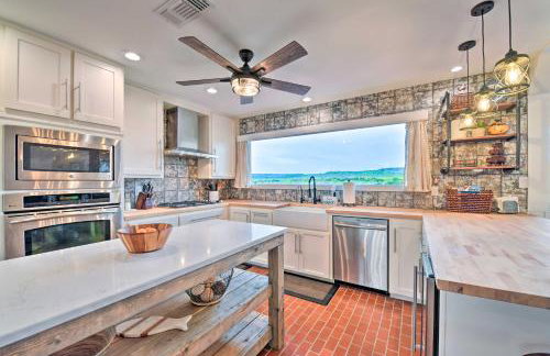 Spacious Getaway about 12 Acres, Views, and Hot Tub! - Foto 9