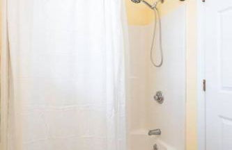 Gorgeous Waterfront 3 Bedroom, 1.5 Bathroom Unit. - Foto 33