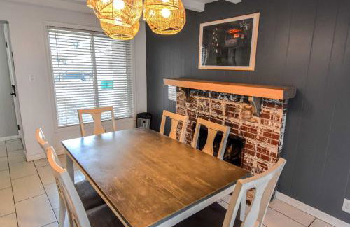 Enchanting Upper Unit with City Charm - Foto 36