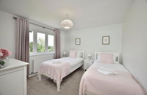 Luxury 5-Bed Country House with Hot Tub, Views & Games Room, Sleeps 12 - Kent Downs - Foto 36