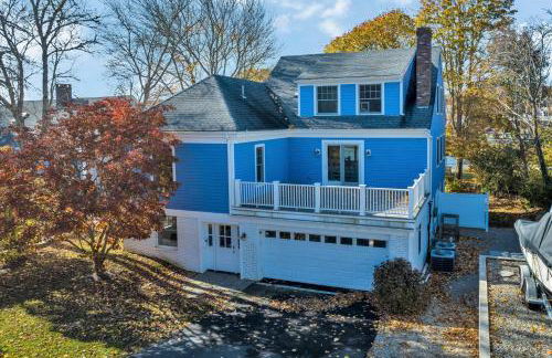 Waterfront Retreat with Private Dock and Fire Pit, Sleeps 8, Outdoor Dining, Spa-Style Primary, Gourmet Kitchen with Dual Dishwashers, Gas Fireplace, River Views, Bright Open Layout, Central AC, Perfect Coastal Escape for Families, 24 Hr Hospitality - Foto 29