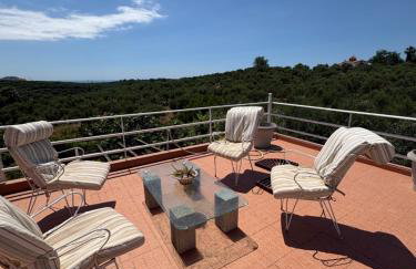 Villa w Studio, Pool, Garden, Sleeps 12 to 15 - Photo 7