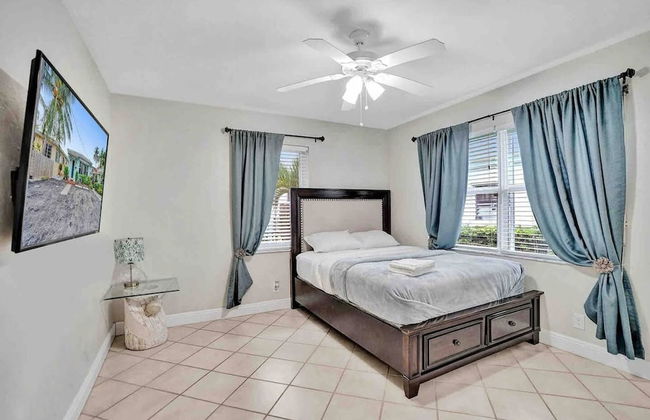 Palm Lined Oasis Walk To Beach Free Parking - Foto 24