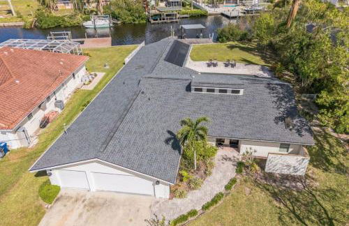 456 Stunning Canal-Front Home with Heated Pool - Foto 31