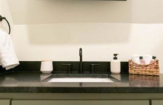 Adventure Barn - On HGTV Fixer to Fab -Access MTB - Foto 36