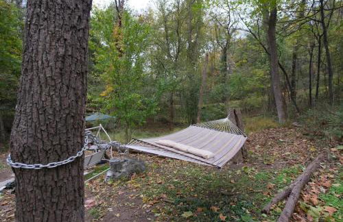 Vintage Lovers` Cabin with Jacuzzi & Lake Access - Foto 36