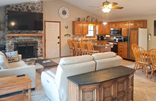 Boat Dock! Lakefront Group Getaway in Eldon - Photo 6