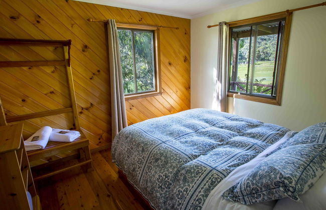 Wisteria Cottage and Cabins - Photo 4