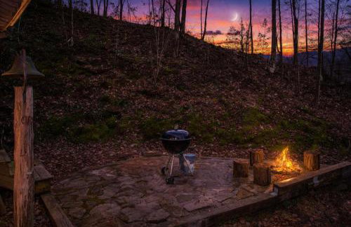 Alpine Joy-Hot Tub, Pond Access ,Cozy Cabin Retreat in the Smokies - Foto 38