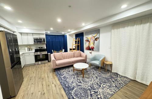 Stylish Cozy 2BR Apartment in DC - Photo 10