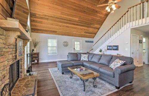 Lakefront Eatonton Home Boat Dock and Fire Pit - Foto 4