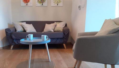 Chic Coastal Hill Escape - Photo 2