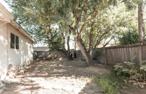 SunHouse 1410sqft BBQ 3xTVs Pets W/D Backyard - Photo 16