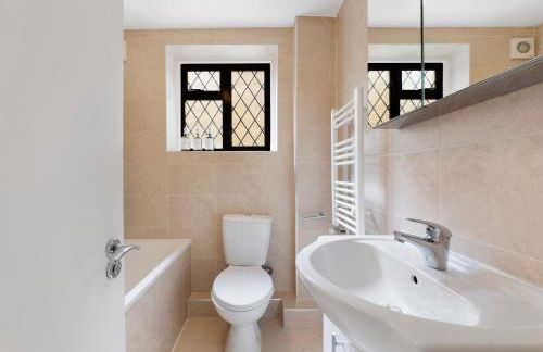 Peaceful Crouch Hill Flat by MoreThanStays - Foto 6