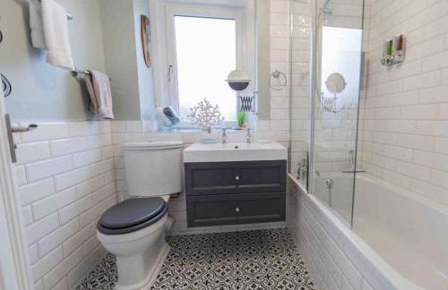 Hill Crest - Clifftop Escape with Sea View - Foto 16