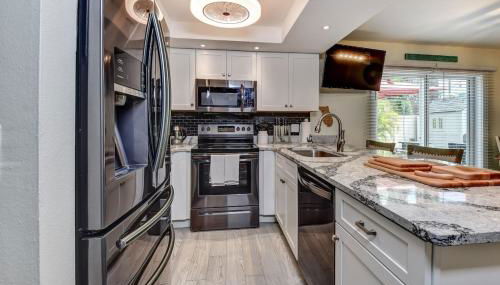 Dog Friendly Home by Flagler Avenue! Fenced Yard and Garage! Walk to the Beach! - Foto 3