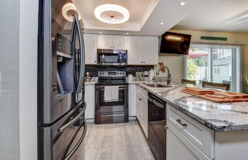 Dog Friendly Home by Flagler Avenue! Fenced Yard and Garage! Walk to the Beach! - Foto 3