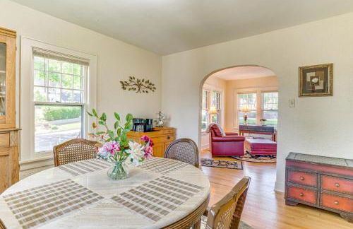 Charming Lake Mills Home Near Rock Lake and Beach - Foto 7