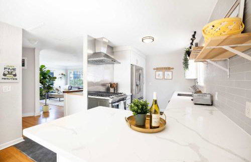 Modern 2BR Retreat w Maple Leaf UW&Park - Foto 13