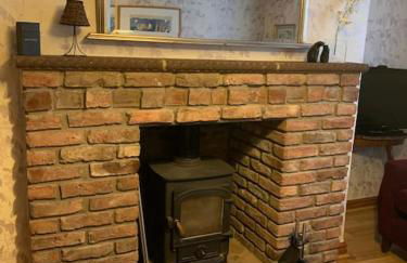 Crescent Cottage, sleeps 8, pet friendly - Photo 13