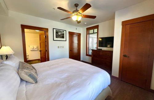 Quiet, Updated, Corner Condo in the Village! Parking, Pool & Spa - Foto 7