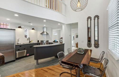 Rare Downtown Oasis | Private Pool + Parking - Foto 31