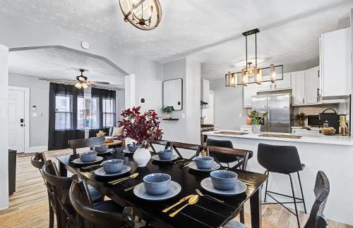 Newly Renovated and Designed Near Downtown - Foto 18