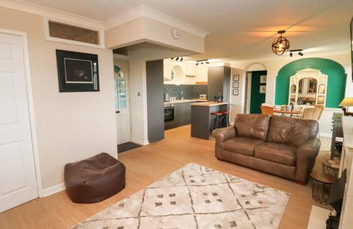 The Grooms - Photo 6