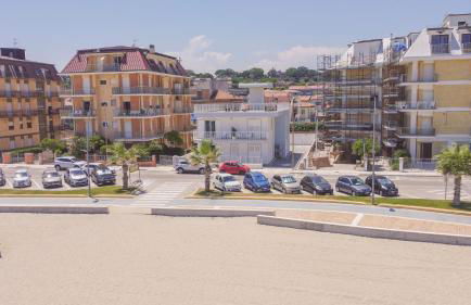 Fronte Mare con Parcheggio by Host Hero - Foto 15