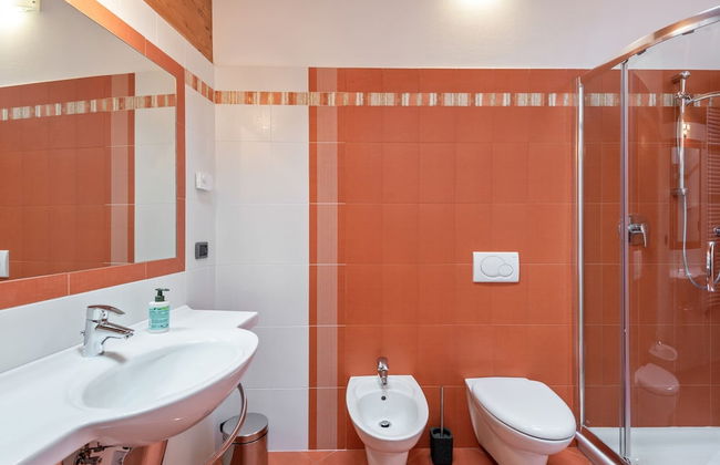 Belvilla by OYO Charming Apartment in Brez With TV - Foto 20