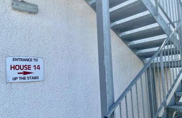 Apartment 14 - Photo 11