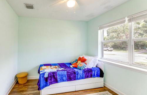 3 Mi to Riviera Beach! Group-Friendly Home with Yard - Foto 23