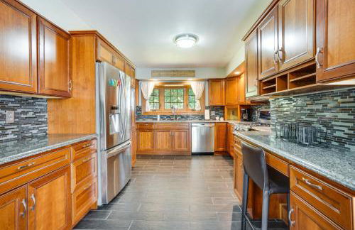 Waterfront Lake Wissota Retreat Dock and Deck! - Foto 7