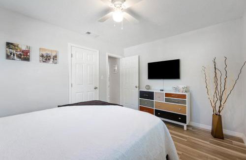 Wood Circle House - Dog Friendly with Fenced in Backyard - Foto 54