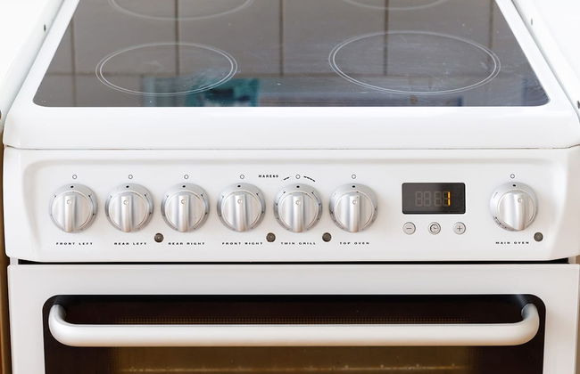 Sunny Seafront Chalet - Sleeps 6 - Photo 8