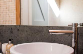 Stunning Old Carthouse with seaview - Photo 18