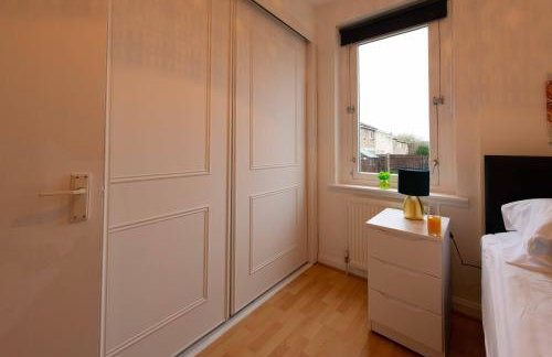 PREMIER - Chapel House with Driveway! - Foto 14