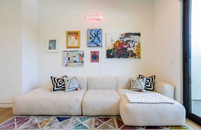 Luxe Weho Villa, Walk to Melrose Ave, Pool + Hot Tub North Vista by Avantstay - Photo 25