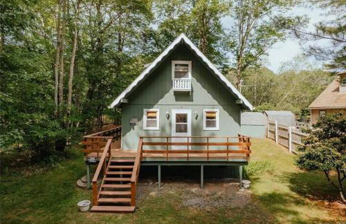 Lakefront with Lots of Light and Private Dock Access - Foto 24