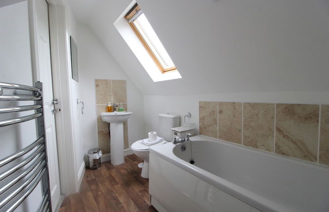 Westcliff House - 4 Bedrooms - Photo 9