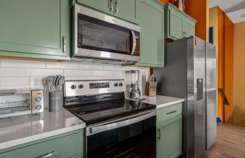 Chic Oasis 2 miles from DT - Pool table - B-Dashy - Foto 30